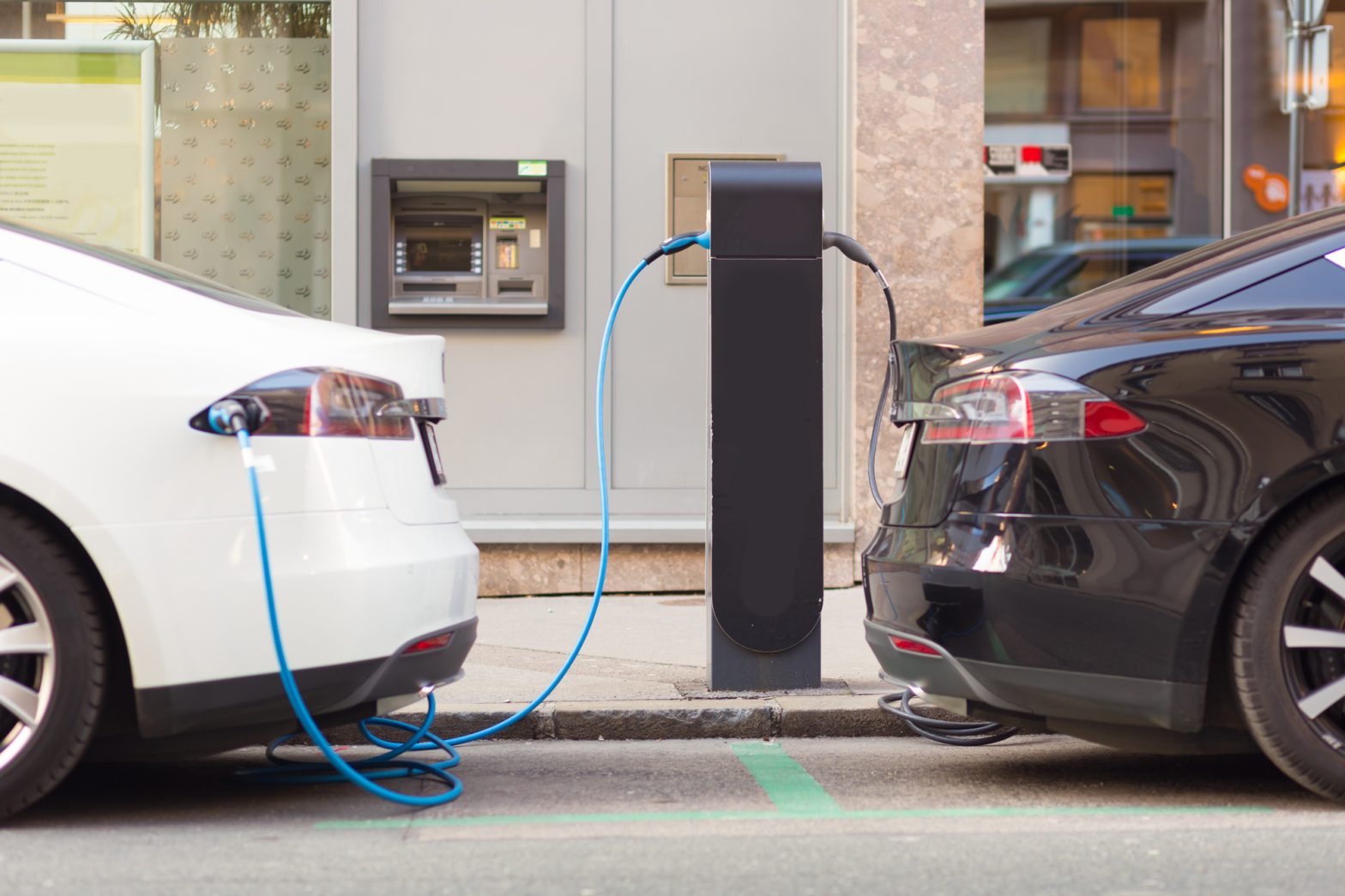 Waar moet je op letten bij de aanschaf van een hybride of elektrische