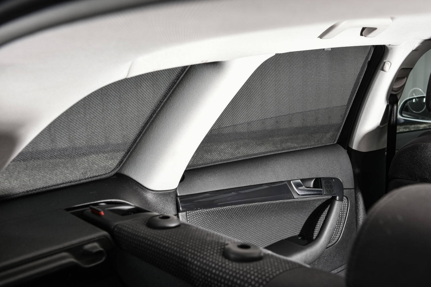 Zonneschermen voor je auto: comfortabel rijden in de zomer